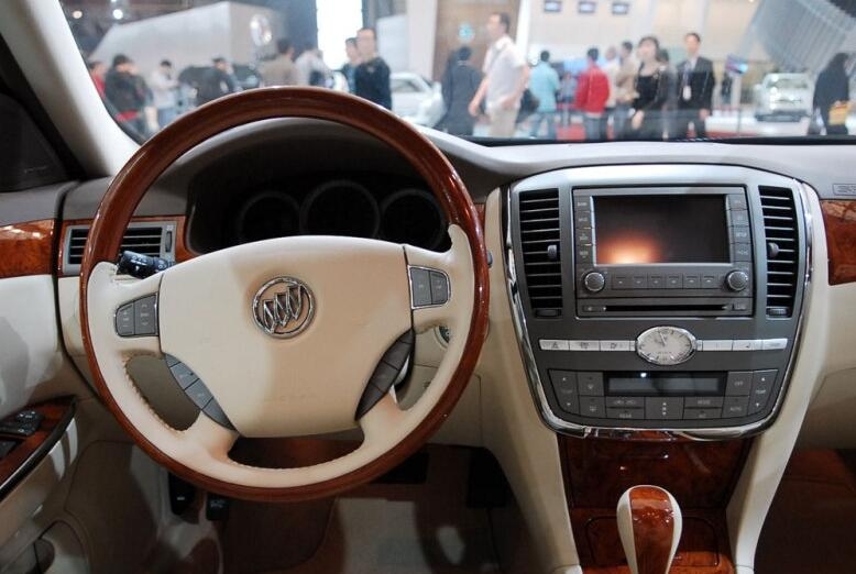 别克君越2024款值不值得购买,车长五米的别克