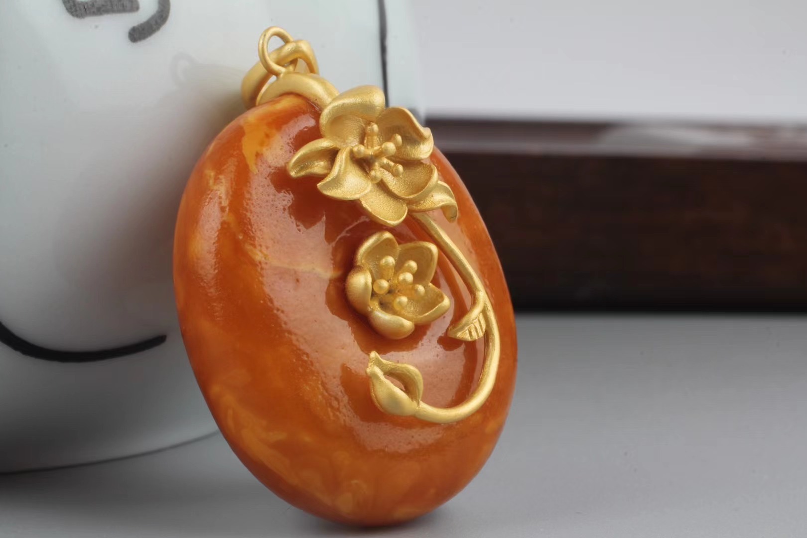 烤色蜜蜡和纯天然蜜蜡的区别,烤色蜜蜡和老蜜蜡的荧光区别