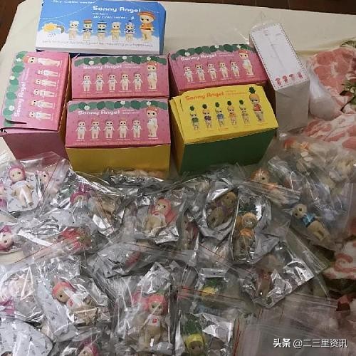 当年被干脆面集卡骗光零花钱的人开始拆“盲盒”了？