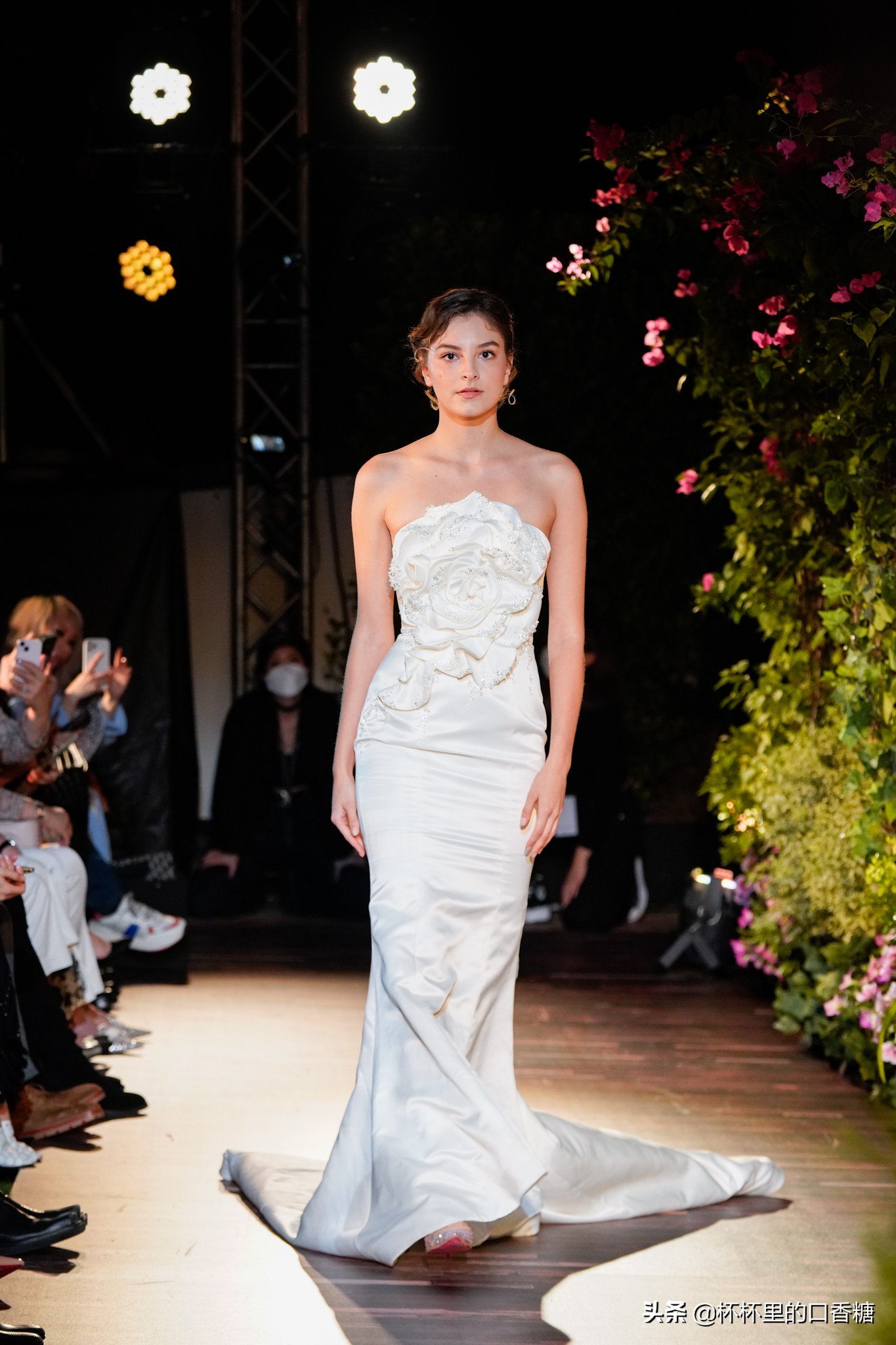 迪士尼公主礼服女童,迪士尼公主礼服还原冰雪奇缘