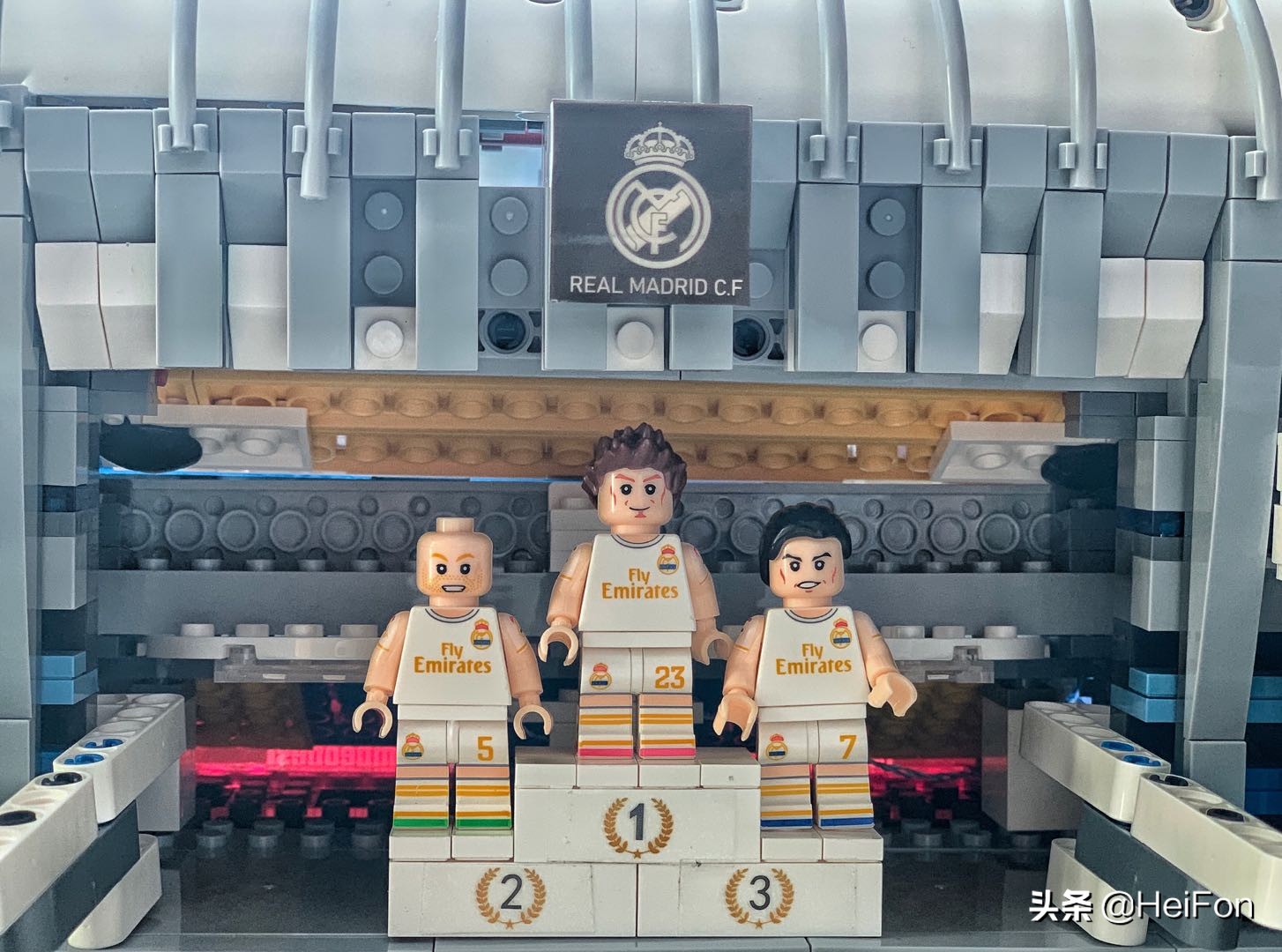 用乐高做足球场,伯纳乌球场乐高搭建全过程