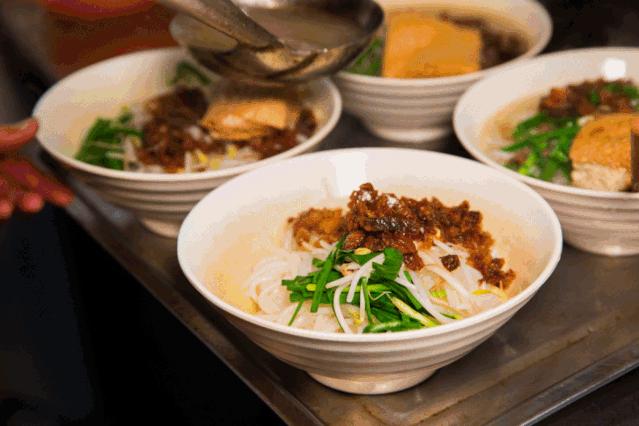 重庆渝北龙兴广场附近购物商场,前方到站工贸