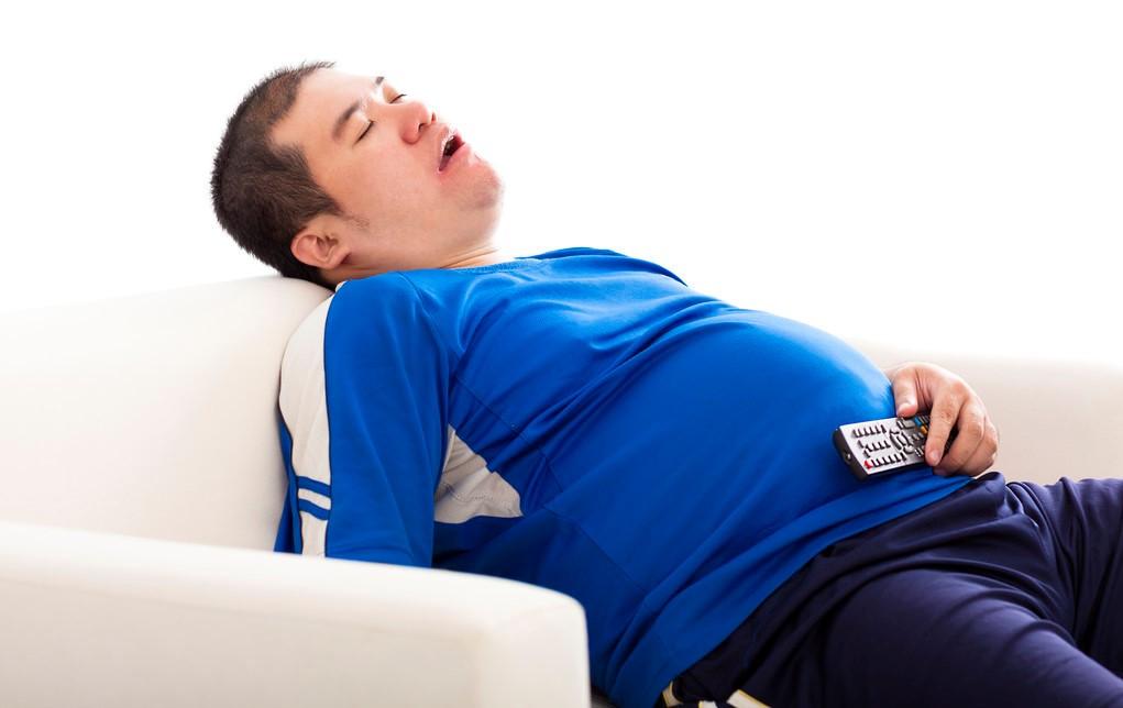 我的脚骨折打了石膏，医生说可能有生命危险，他是不是在骗我？