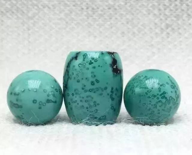 绿松石因为黄金变黑怎么办,绿松石发黑发脏怎么办