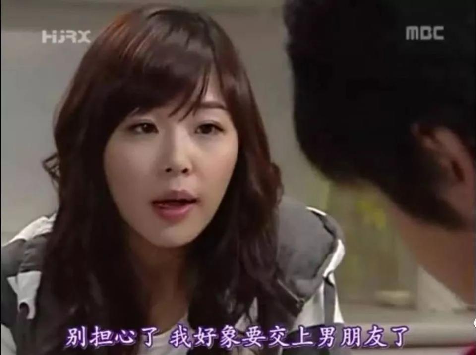 天后因队友吸du人气暴跌，公开承认整形却成蛇精下巴，瘦到脱相