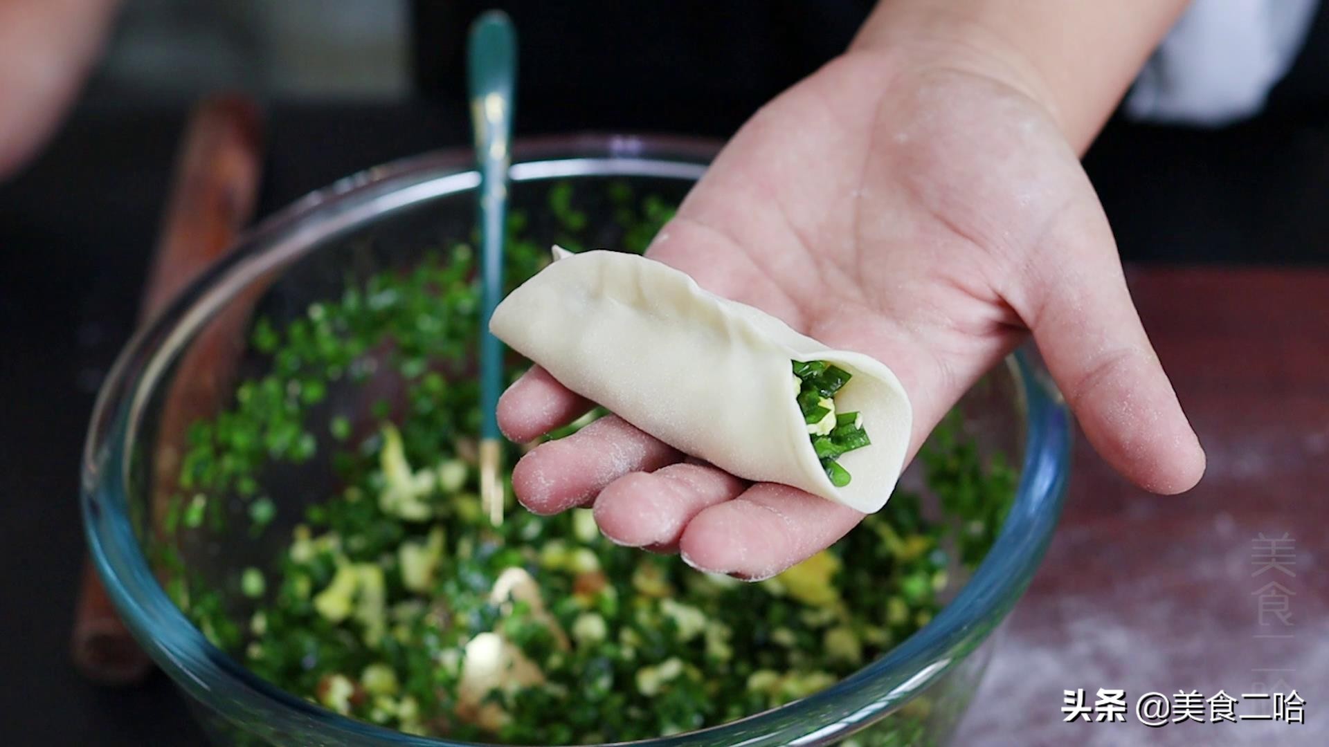 做锅贴的面粉水,烙锅贴怎么不糊底