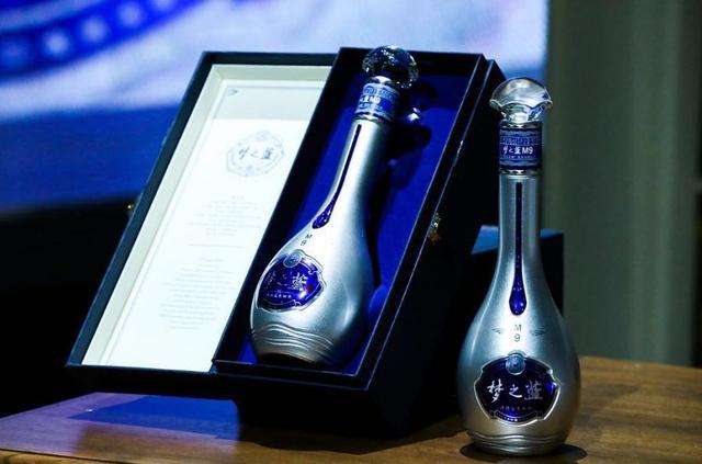 洋河蓝色经典梦之蓝酒开箱,洋河蓝色经典梦之蓝m6国际版