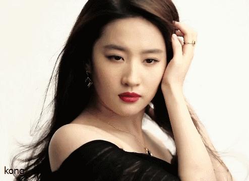 头发油发量少适合什么发型,头发油多用什么洗发水好