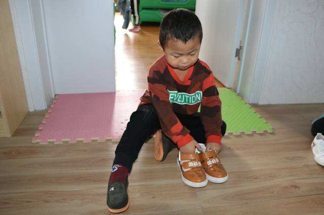 孩子不分正反鞋,小孩分不清左右鞋