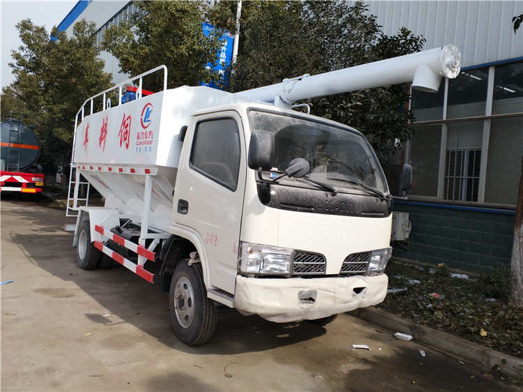 4.2米散装饲料车运输车,小型2吨散装饲料车