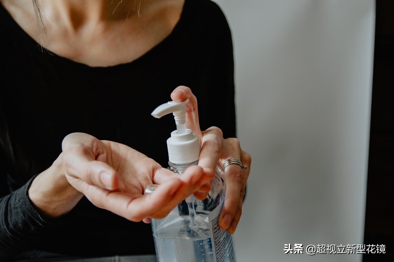 消毒液碰到眼睛会有什么现象,84消毒液误入眼睛怎么办