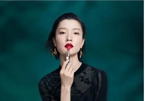 美妆界的西施?仅三年,方文山竟亲自谱词,是什么让它一夜爆红?