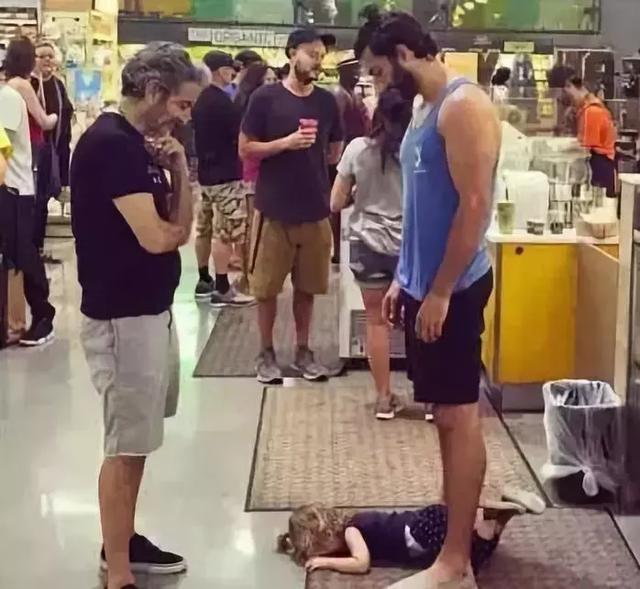 孩子哭闹耍赖怎么办?正确处理会让孩子受益终生