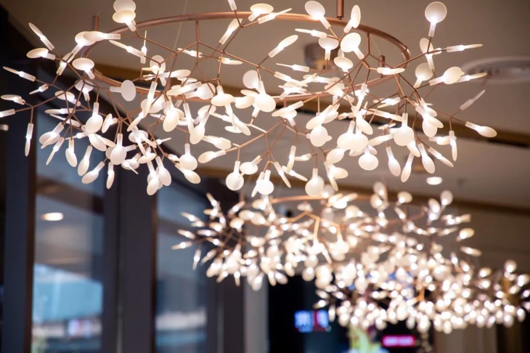 当着客人的面“玩火”？卓悦中心这家店喊你吃鸡