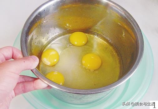 不夹生，不回缩，这样做的全蛋中空蛋糕，新手也可以一次成功