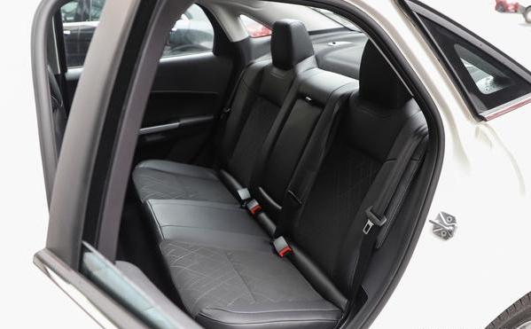 性价比最高的车型福特福睿斯,仅提供三缸车型的福特福睿斯