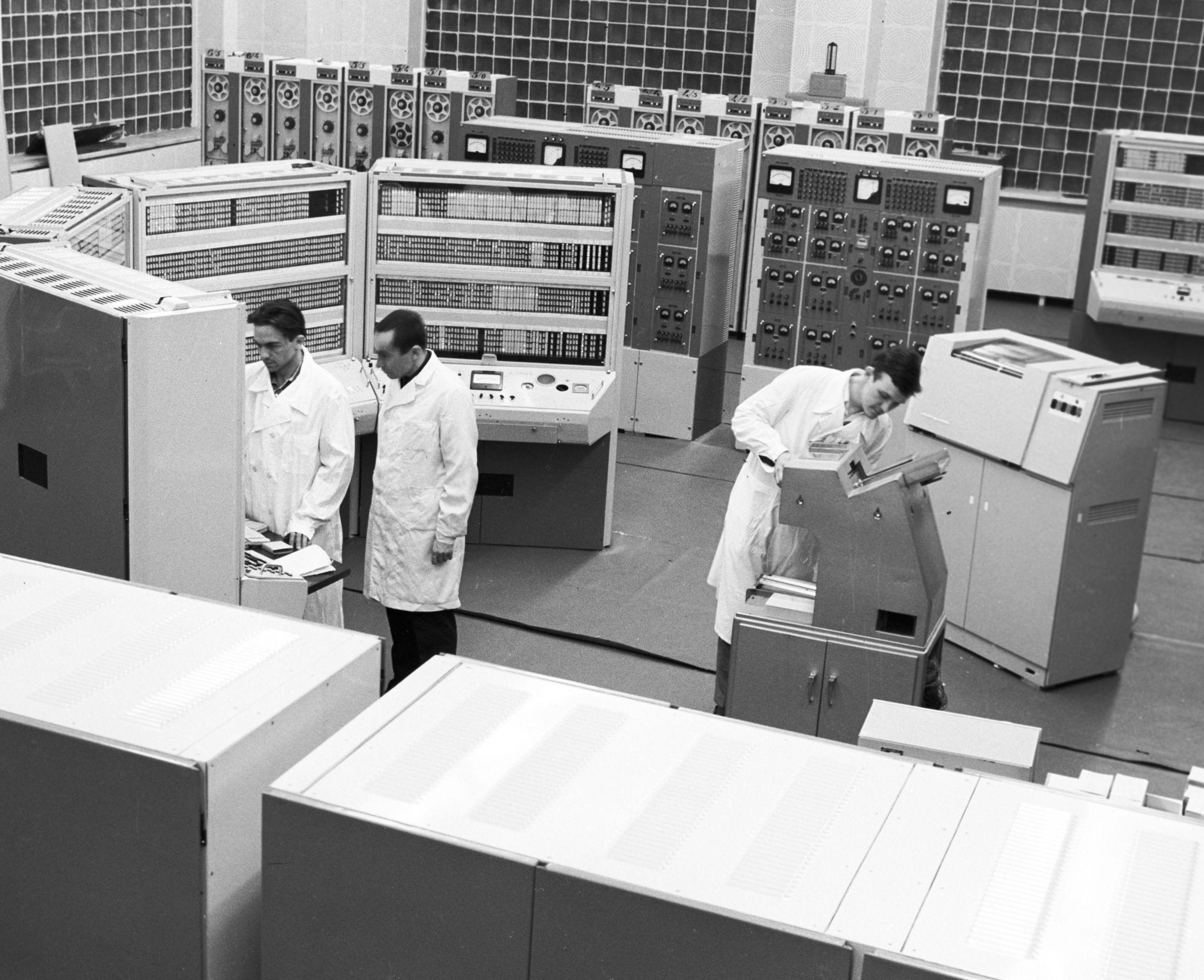 苏联电子系统落后吗,苏联电子工业落后原因