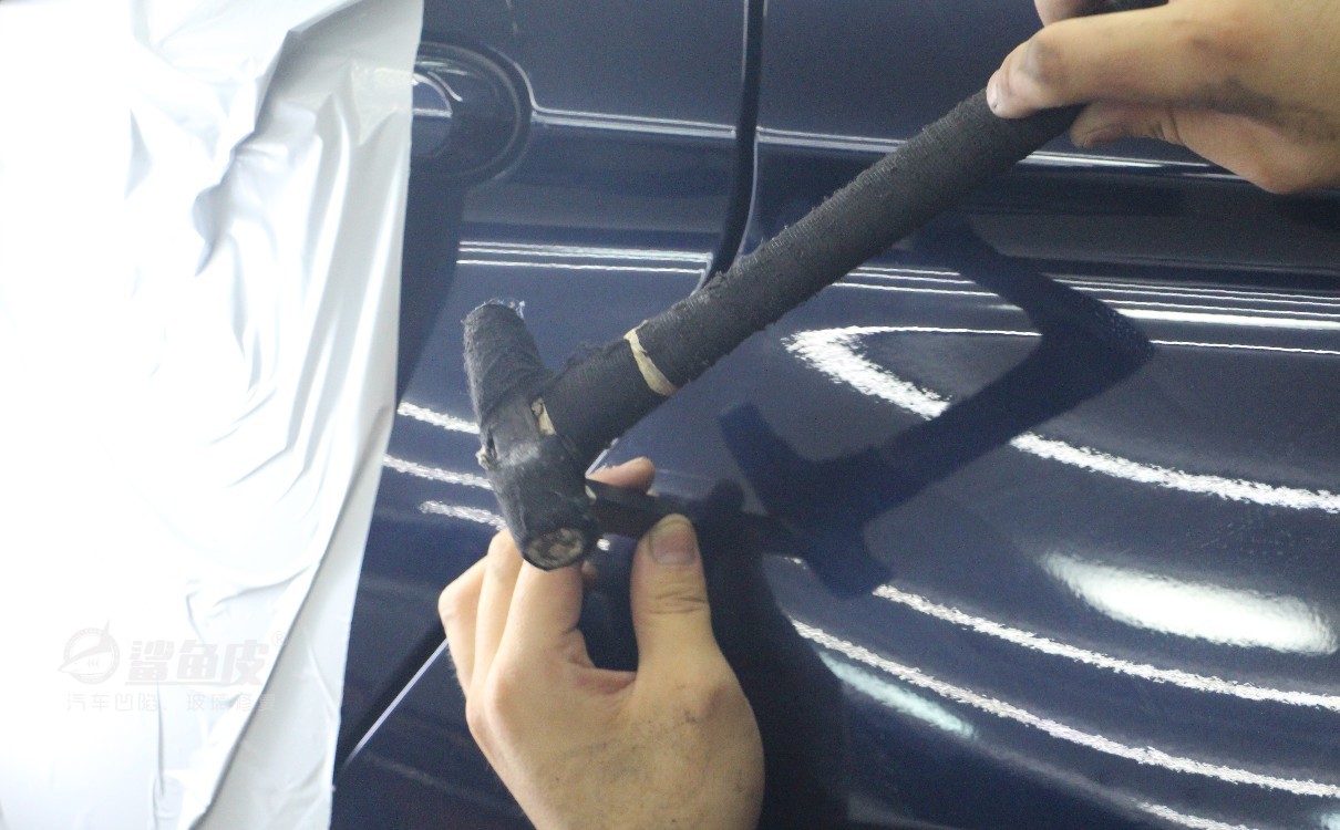 车身石子砸的小坑修复多少钱,车身石子打的坑掉漆怎么修复