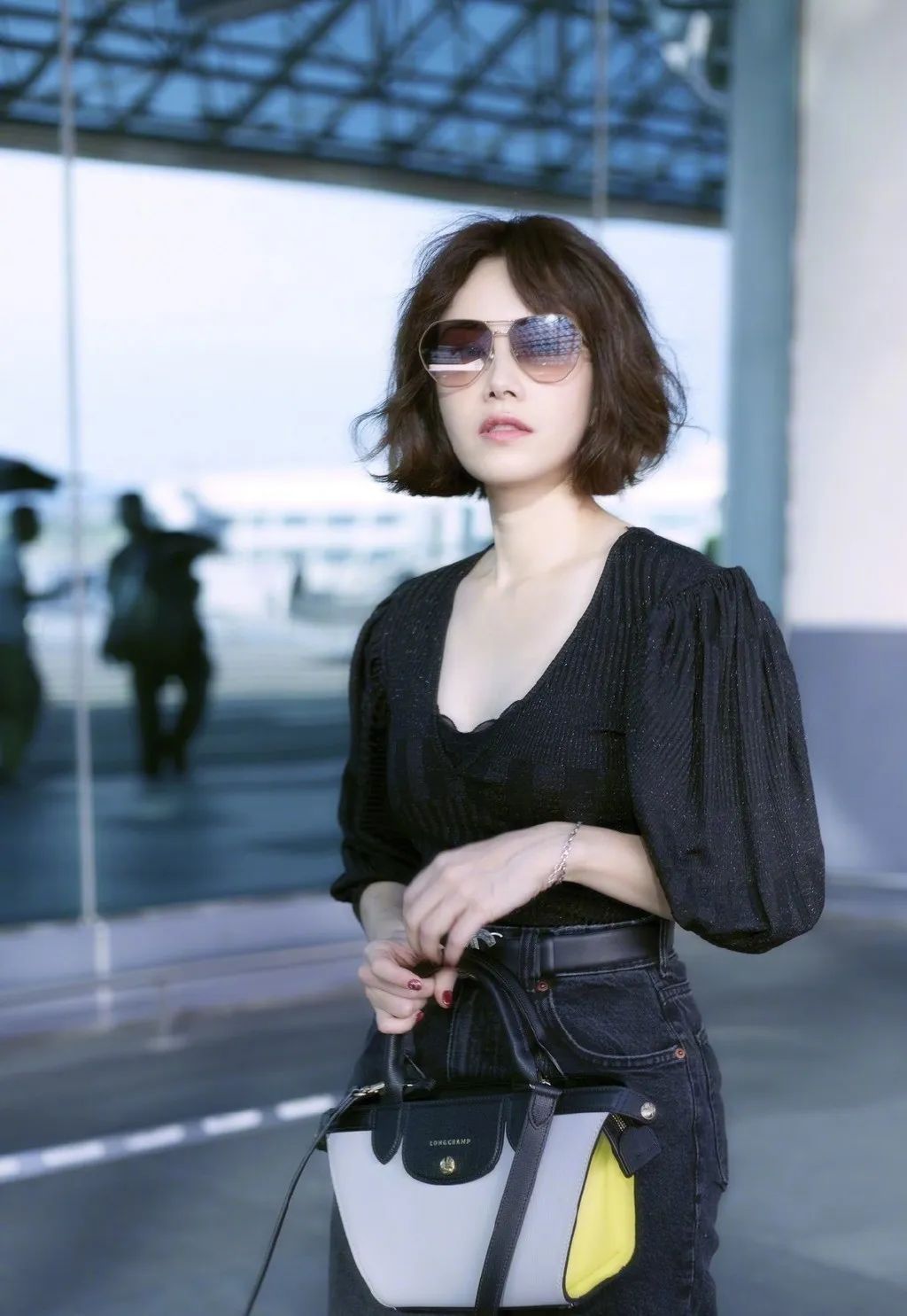 曾被大佬*规则潜**狼狈逃窜，为还巨债去乡下走穴捞金！她自作自受？