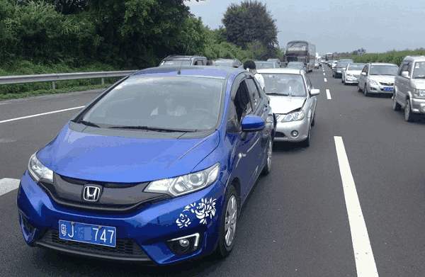 高速突然限速70是什么情况,开车突然提示你已超速限速120