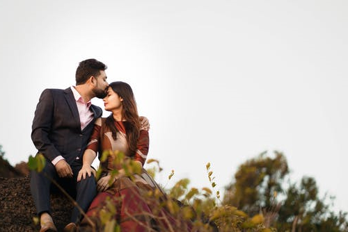 婆婆过生日，故意冷落小儿媳妇，小儿子当场翻脸：媳妇，我们走