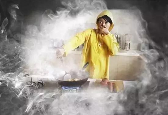 别再当人肉吸尘器，关于厨房的油烟你知道多少?