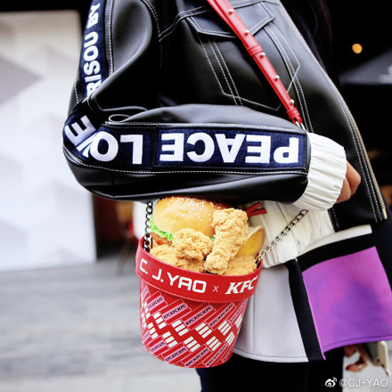 kfc联名桶改水桶包,kfc联名搭配