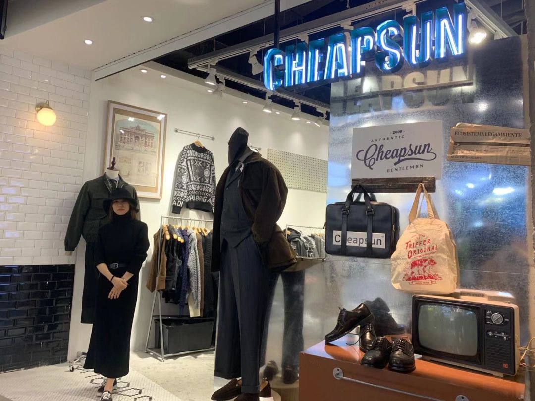 莱迪广场地址,你好再见英语歌