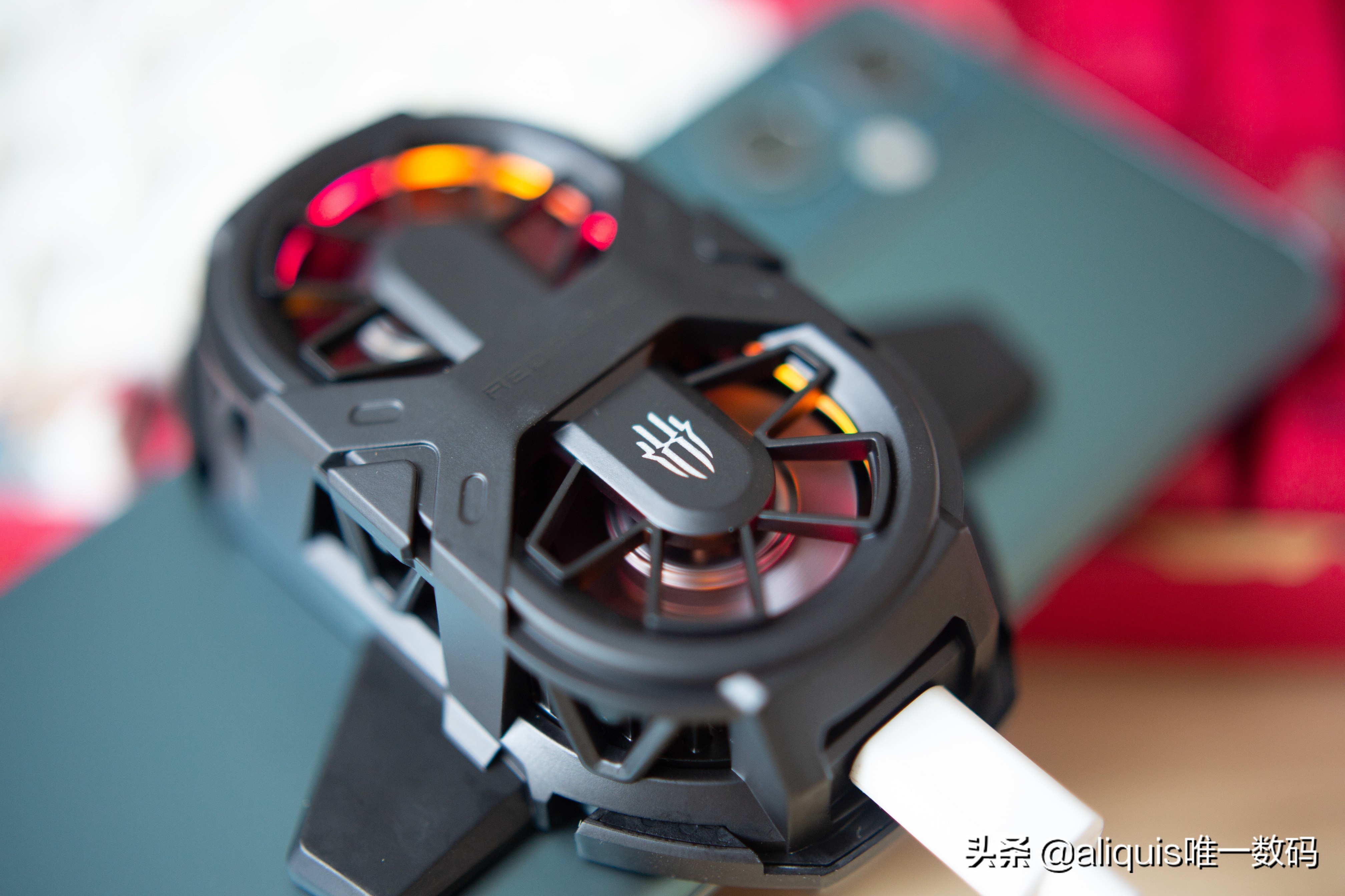 红魔手机散热神器测评,手机超强制冷器