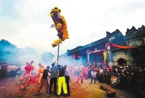 壮族三月三独有的仪式感壮乡风情,向外国人介绍广西壮族三月三民俗