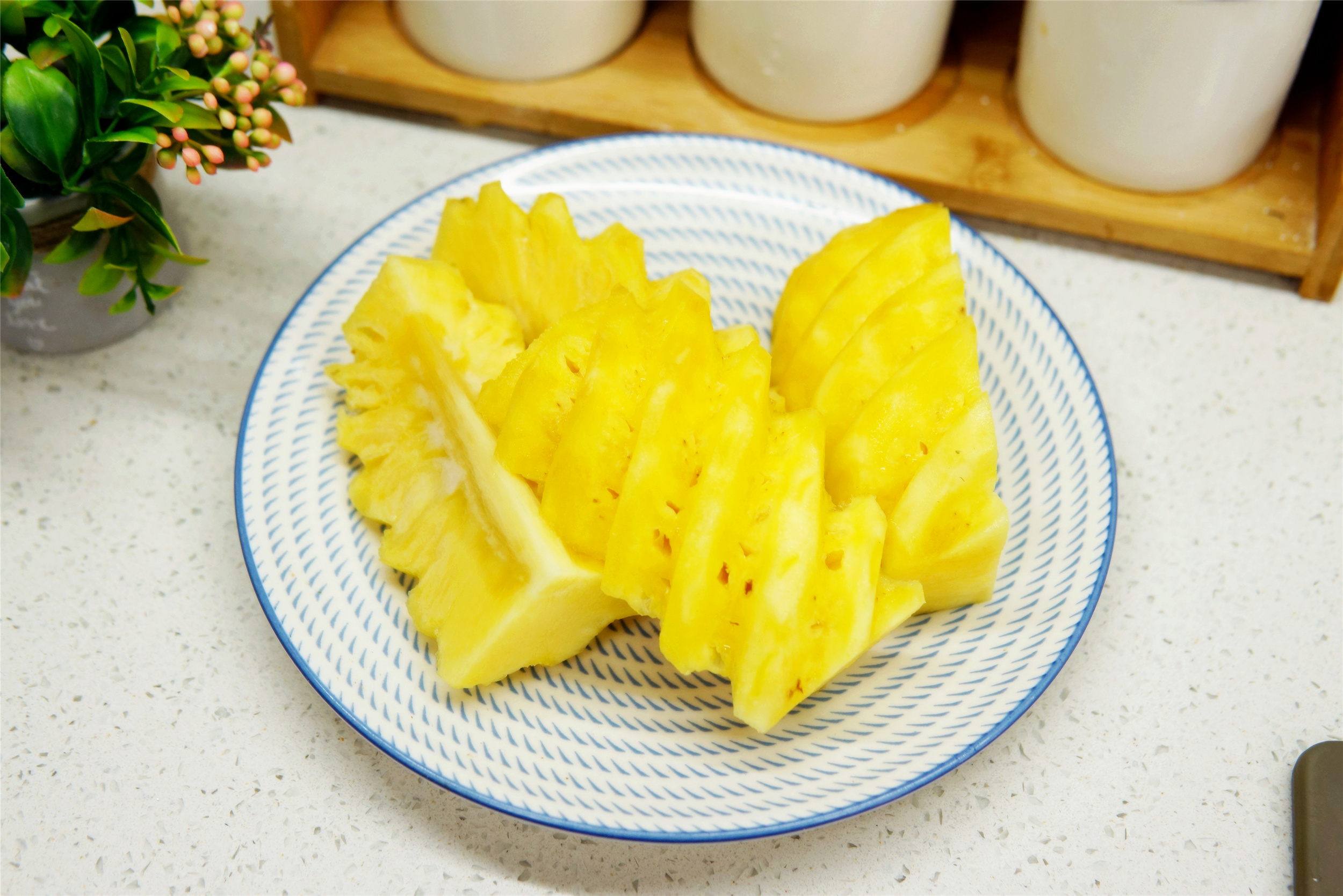 菠萝怎么吃不扎嘴,菠萝如何吃不嘴疼