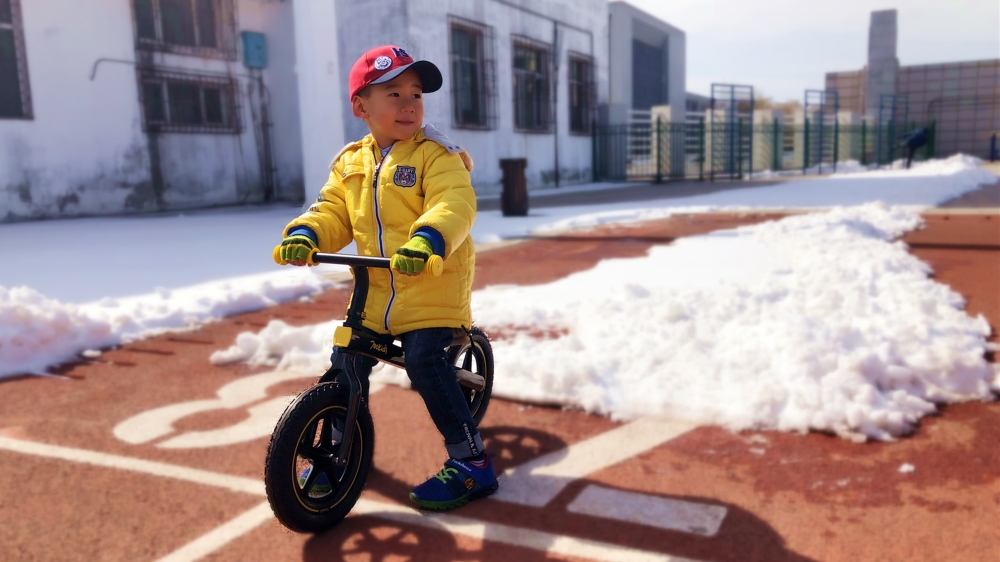 柒小佰700kids 儿童滑步车pro (柒小佰儿童滑板车怎么折叠)