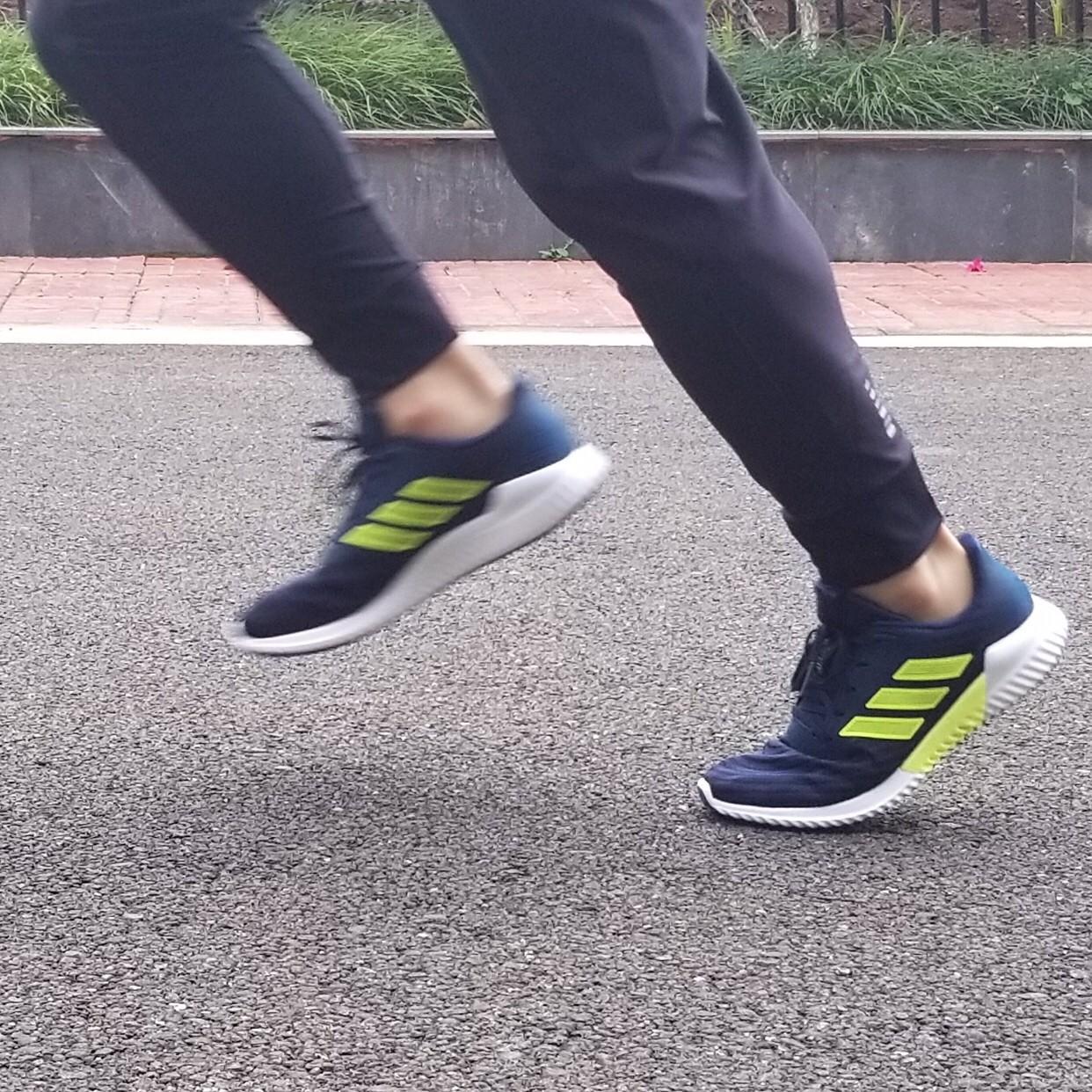 adidas清风跑鞋最新款,阿迪清风跑鞋讲解