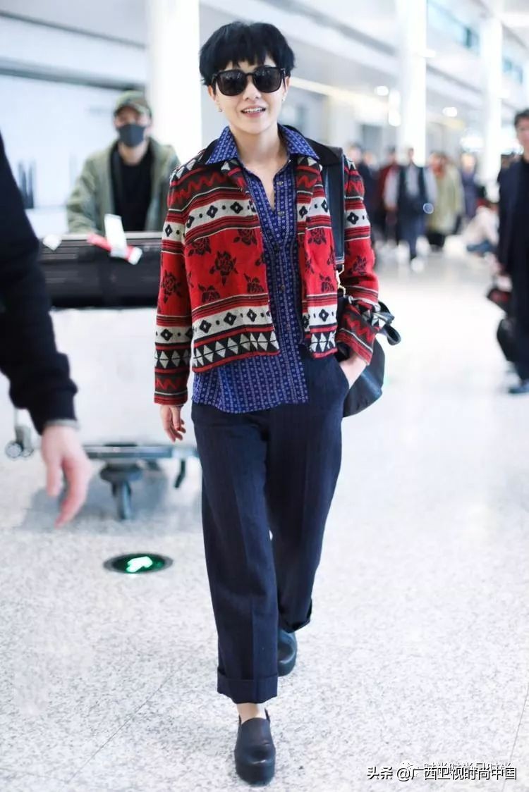 短发女生的穿搭秋冬酷版,独特穿搭风格适合短发