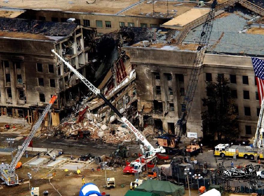 “9.11”事件真实老照片：男子绝望从106层跳下，小布什垂头丧气