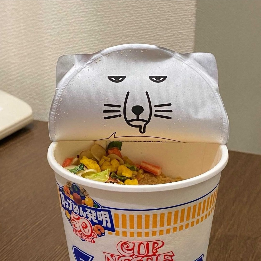 买中隐藏版杯面,居然跟大家买的不一样,网友:把我的期待还回来