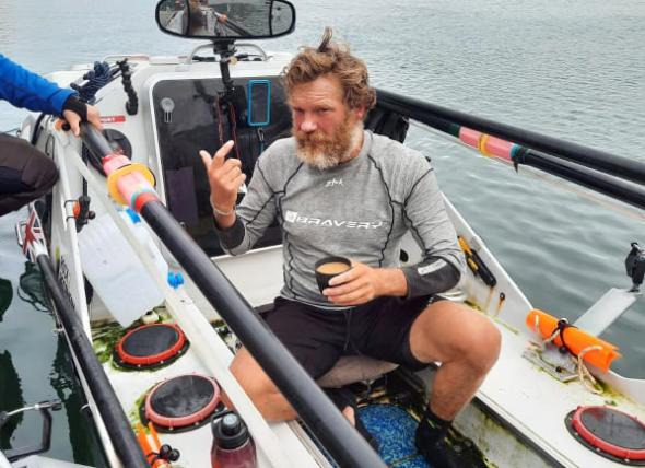 英国退役陆战队员的二次创业:独自横渡大西洋,善款捐给伤残军人