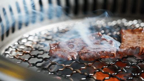 这家烤肉巨头新店开业就“爆店”！现在还能免费吃肉，这也太棒了