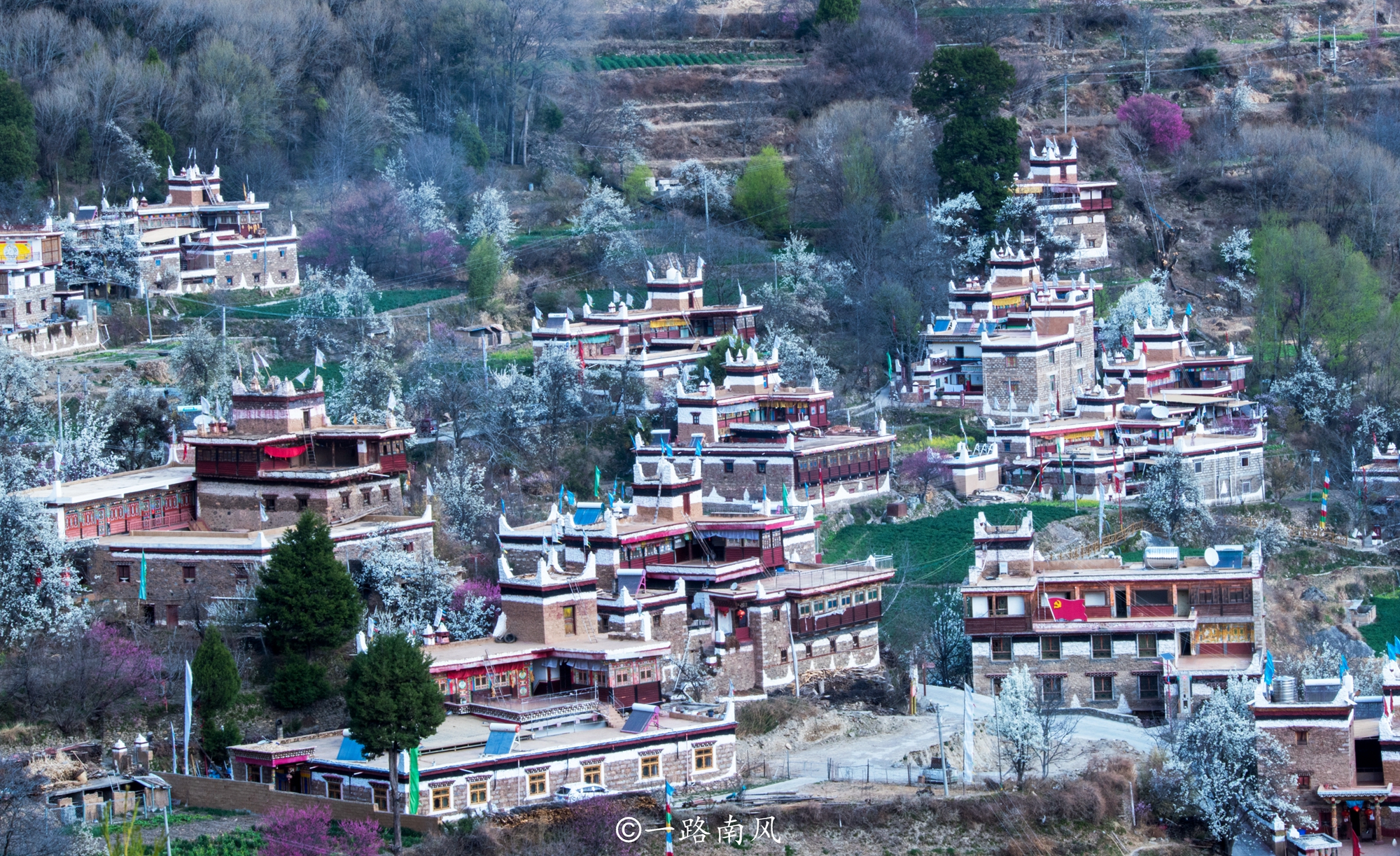 四川甲居藏寨门票,四川甲居藏寨海拔