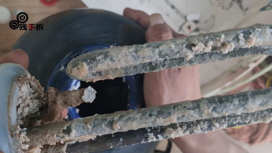 博世小厨宝更换镁棒,阿诗丹顿小厨宝镁棒更换视频