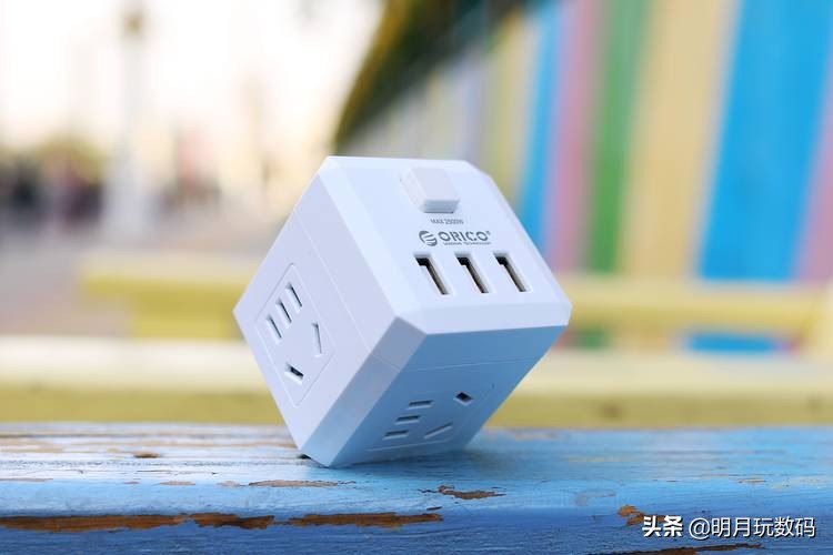 便于桌面收纳的插座,一个小小的插座