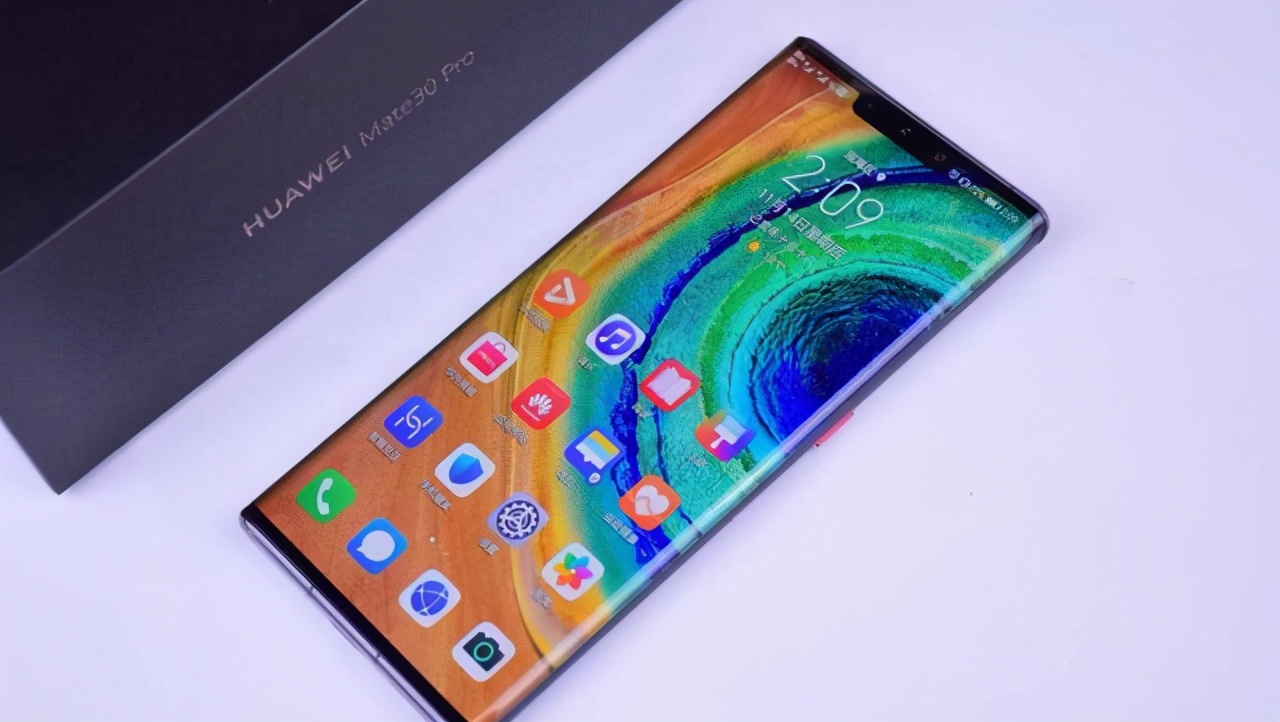 华为获赔106万!制造假屏幕者遭起诉,两年获利28万