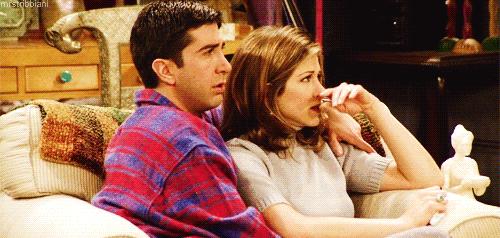 苏明玉和大嫂二嫂哪个关系好,苏明玉二嫂穿的小鞋子