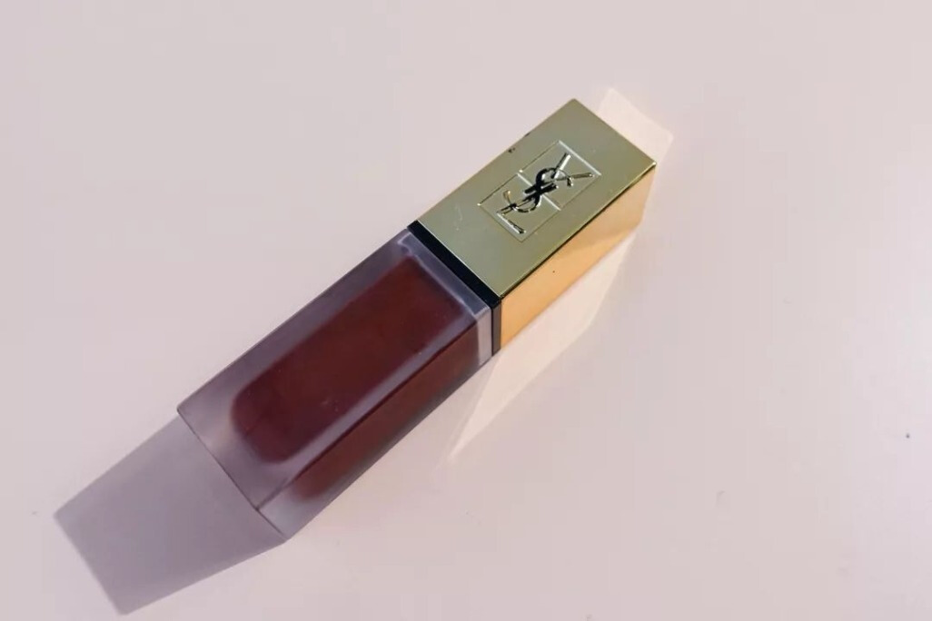 唇釉脱色又沾杯？8支当红唇釉大比拼哪支最防沾杯