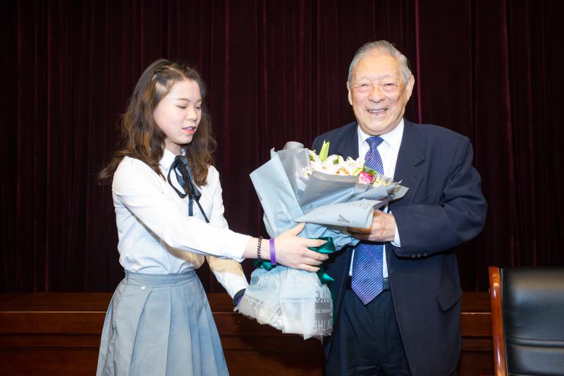 张效房：如何在生活中接受母校教育