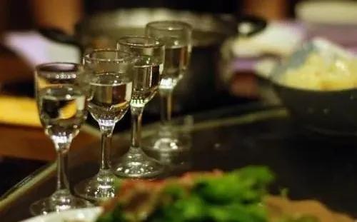 饮酒会使交感神经兴奋,饮酒会使神经兴奋吗