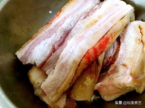最好吃的咸猪肉做法,一蒸就特别好吃咸的猪肉