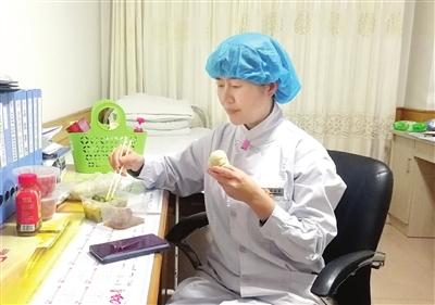 与疫魔短兵相接，绝不后退半步（图）──记天津市宝坻区人民医院呼吸与危重症医学科主任单淑香