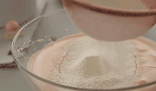 高颜值水蜜桃蛋糕图片 (高颜值水蜜桃星空蛋糕)