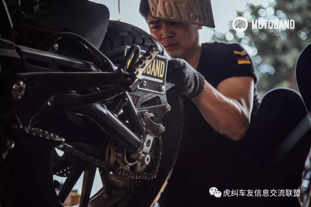 贝纳利幼狮500辐条轮爆胎,贝纳利幼狮500公路版改牌照架